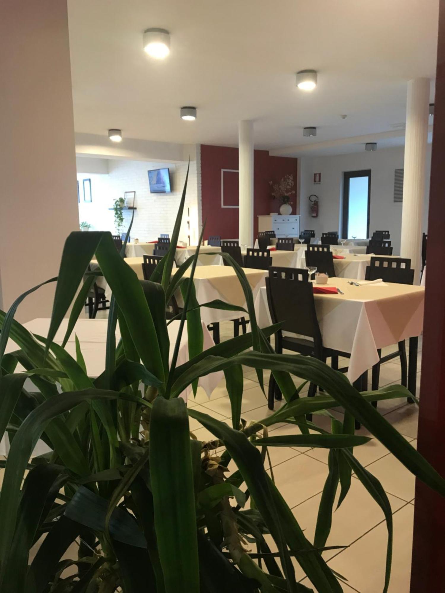 Hotel Royal San Benedetto del Tronto Esterno foto
