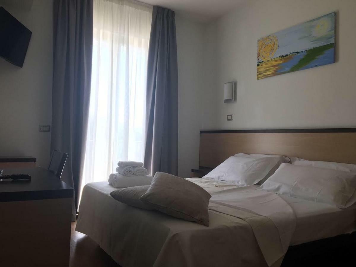 Hotel Royal San Benedetto del Tronto Esterno foto