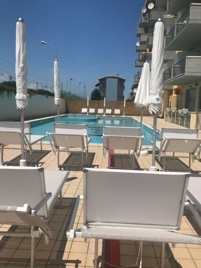 Hotel Royal San Benedetto del Tronto Esterno foto